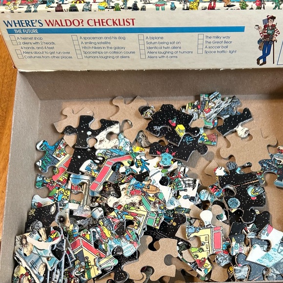 Where’s Waldo? In Hollywood Book and Puzzle The Future - Vintage 1992-1993 - Picture 12 of 12